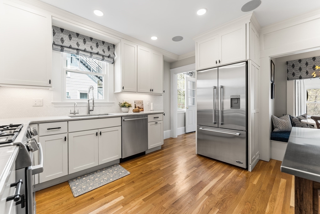 435 Lexington Street Waltham, MA 02452 - Photo 8 of 34