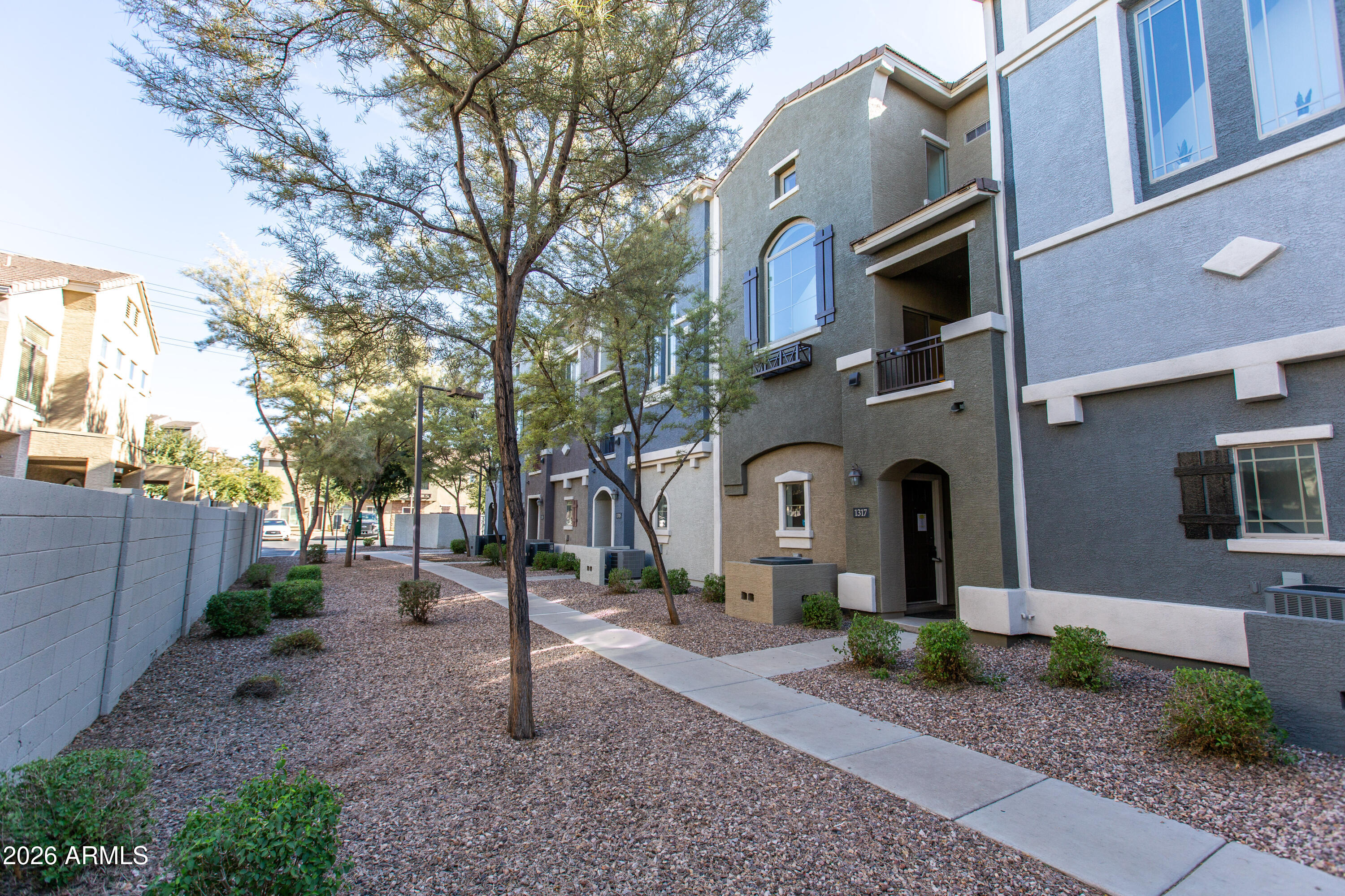 280 South Evergreen Road, Unit 1317 Tempe, AZ 85288 - Photo 6 of 33 a front view of a house with garden