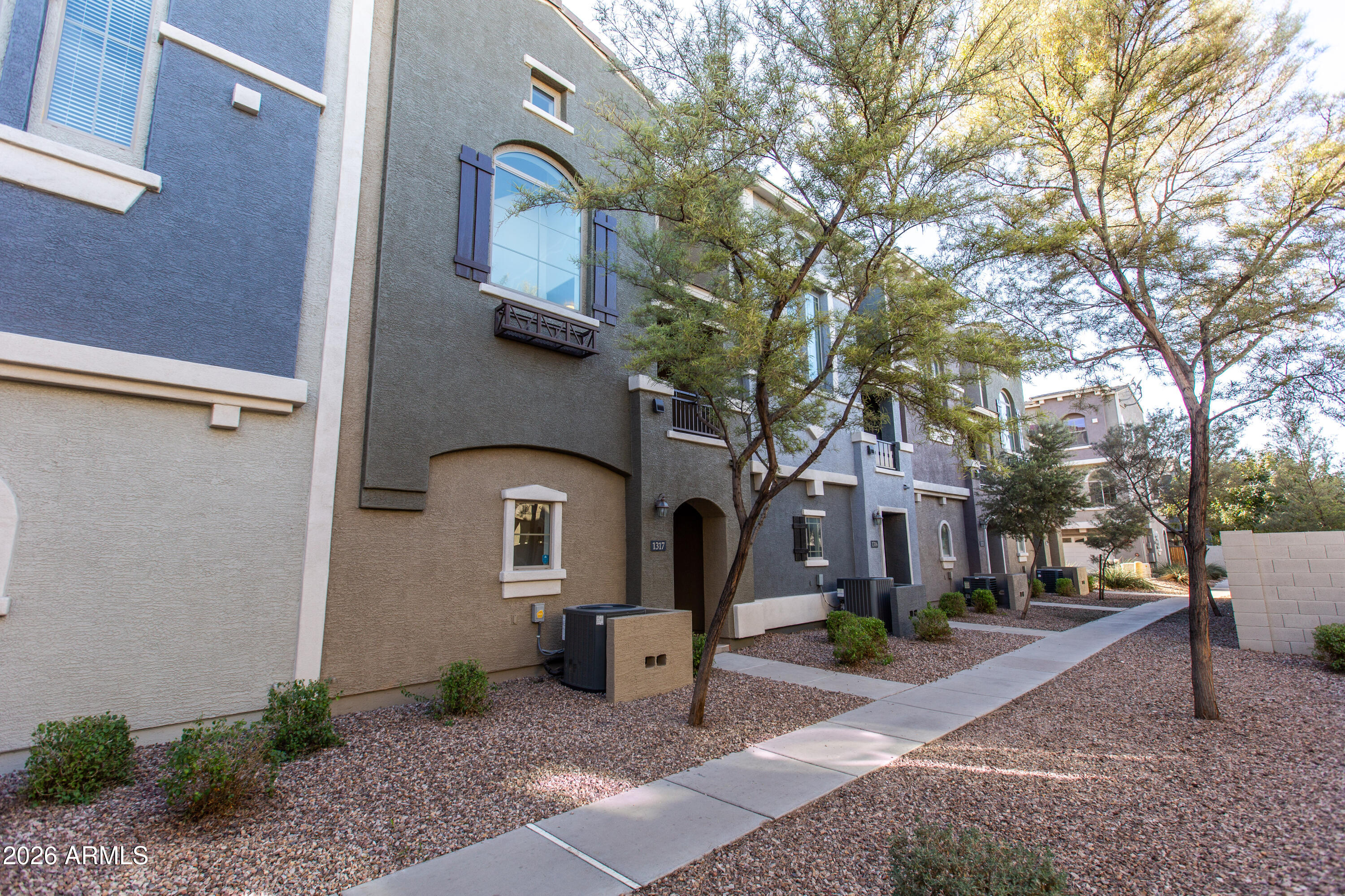 280 South Evergreen Road, Unit 1317 Tempe, AZ 85288 - Photo 7 of 33 a front view of a house with garden