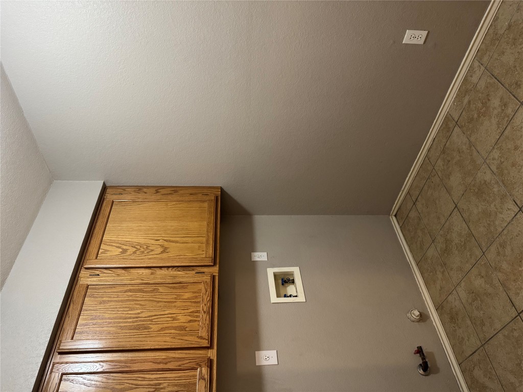 8724 Barrow Glen Loop Austin, TX 78749 - Photo 7 of 19 an empty room with wooden floor