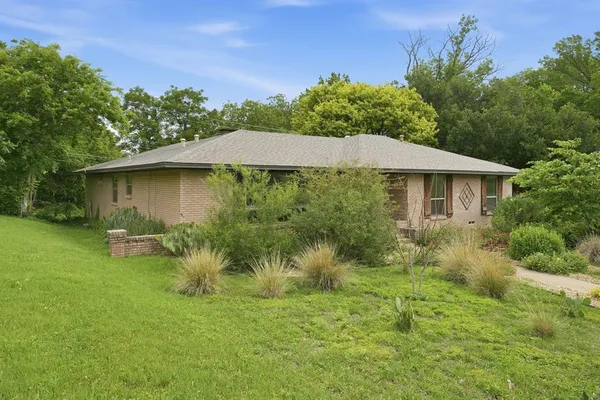 $2,000 | 1007 Golden Trophy Drive, Dallas, TX 75232