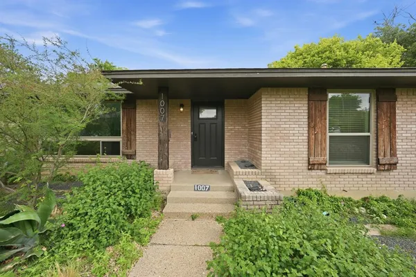 $2,000 | 1007 Golden Trophy Drive, Dallas, TX 75232