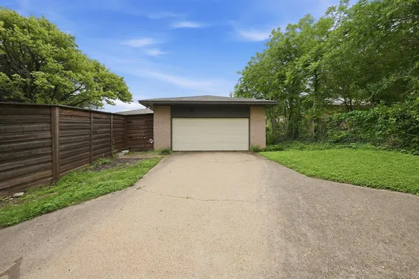 $2,000 | 1007 Golden Trophy Drive, Dallas, TX 75232