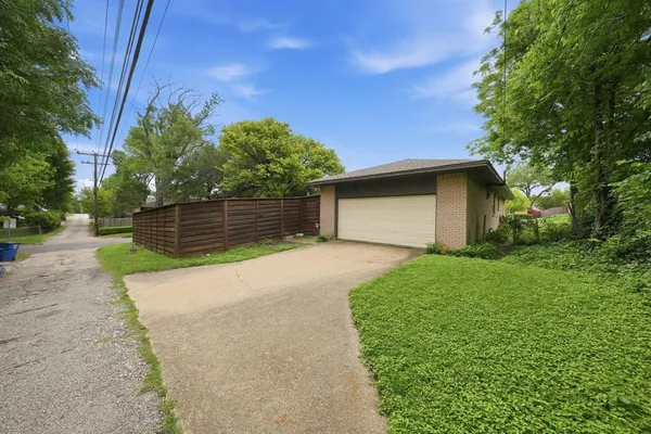 $2,000 | 1007 Golden Trophy Drive, Dallas, TX 75232