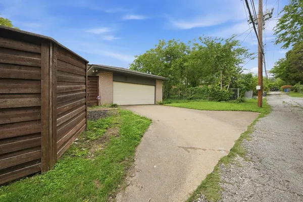 $2,000 | 1007 Golden Trophy Drive, Dallas, TX 75232