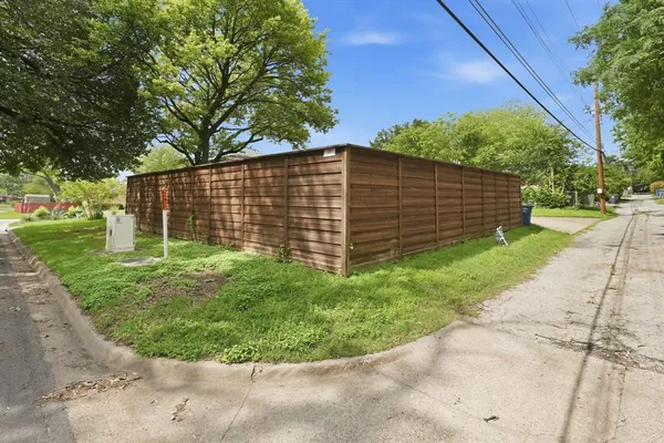 $2,000 | 1007 Golden Trophy Drive, Dallas, TX 75232