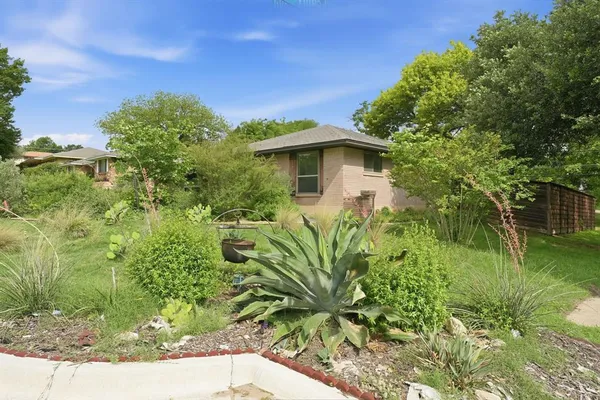 $2,000 | 1007 Golden Trophy Drive, Dallas, TX 75232