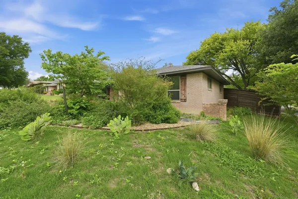 $2,000 | 1007 Golden Trophy Drive, Dallas, TX 75232