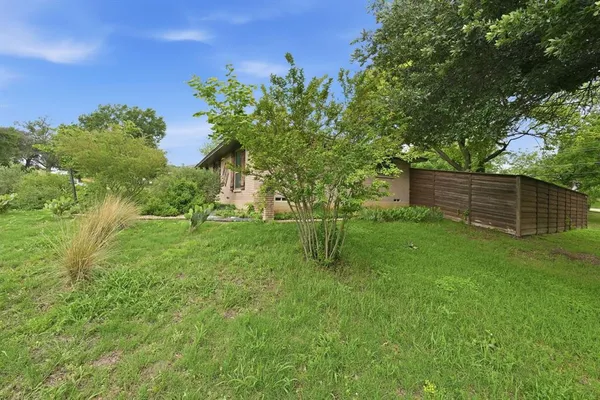 $2,000 | 1007 Golden Trophy Drive, Dallas, TX 75232