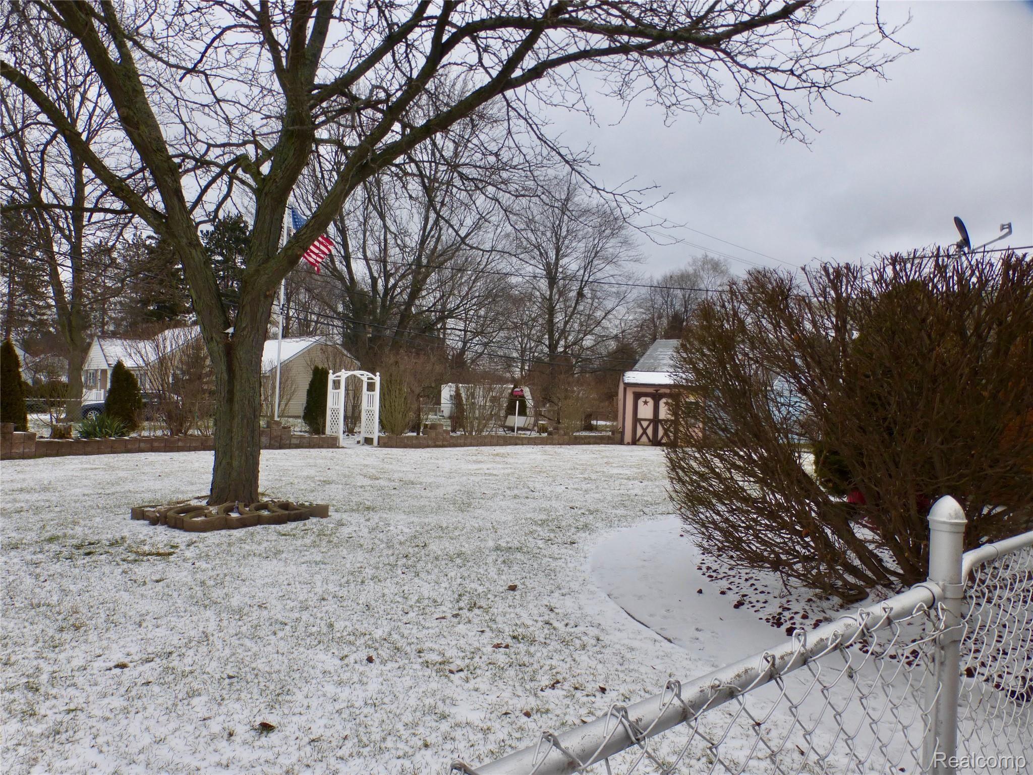 5240 Maybee Road Clarkston, MI 48346 - Photo 10 of 10 P1130192.jpg