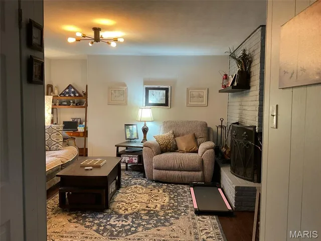 $210,000 | 2131 Hill Crest Drive, Highland, IL 62249