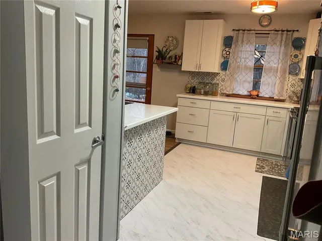 $205,555 | 2131 Hill Crest Drive, Highland, IL 62249