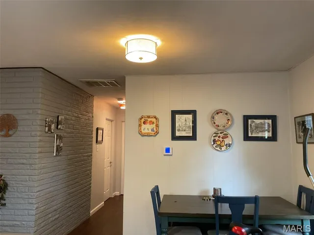 $210,000 | 2131 Hill Crest Drive, Highland, IL 62249