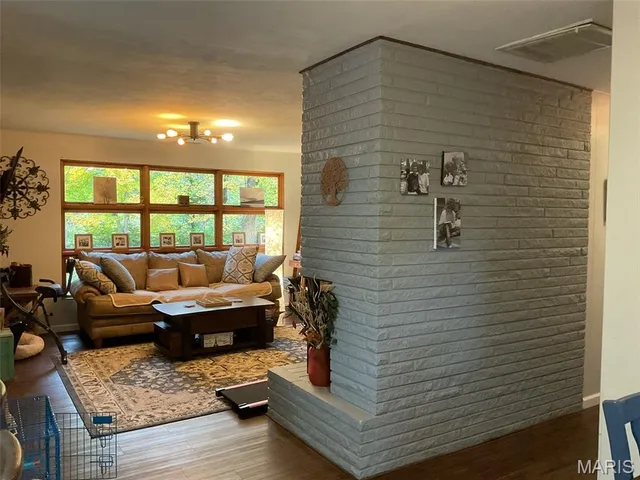 $210,000 | 2131 Hill Crest Drive, Highland, IL 62249