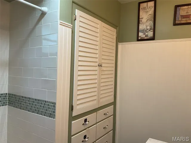 $205,555 | 2131 Hill Crest Drive, Highland, IL 62249