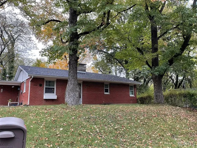 $210,000 | 2131 Hill Crest Drive, Highland, IL 62249