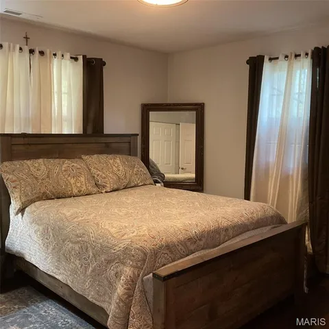 $205,555 | 2131 Hill Crest Drive, Highland, IL 62249