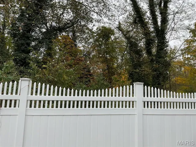 $210,000 | 2131 Hill Crest Drive, Highland, IL 62249