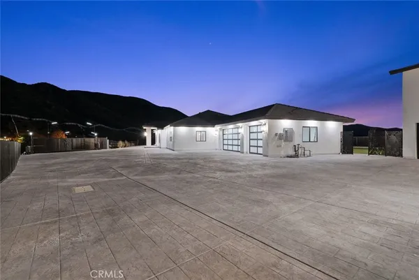 a view of a garage