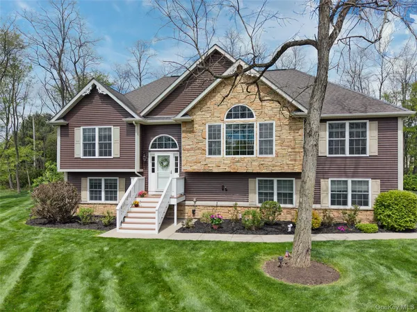 $699,000 | 40 Paulette Lane, Wappingers Falls, NY 12590