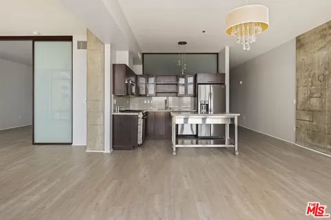 $1,190,000 | 1111 South Grand Avenue, Unit 1211, Los Angeles, CA 90015