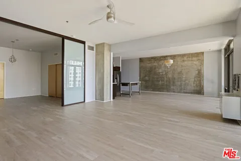 $1,190,000 | 1111 South Grand Avenue, Unit 1211, Los Angeles, CA 90015