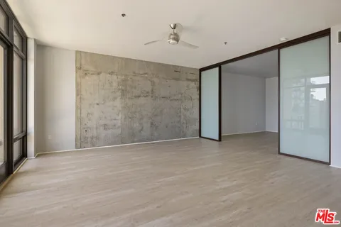 $1,190,000 | 1111 South Grand Avenue, Unit 1211, Los Angeles, CA 90015