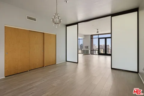 $1,190,000 | 1111 South Grand Avenue, Unit 1211, Los Angeles, CA 90015