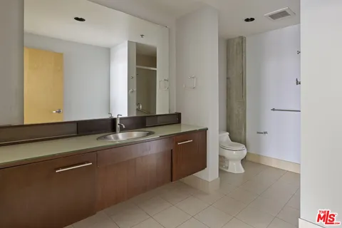 $1,190,000 | 1111 South Grand Avenue, Unit 1211, Los Angeles, CA 90015