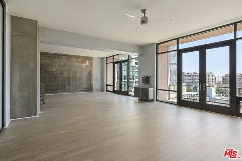 $1,190,000 | 1111 South Grand Avenue, Unit 1211, Los Angeles, CA 90015