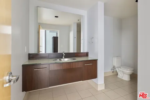 $1,190,000 | 1111 South Grand Avenue, Unit 1211, Los Angeles, CA 90015