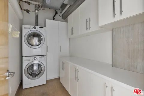 $1,190,000 | 1111 South Grand Avenue, Unit 1211, Los Angeles, CA 90015