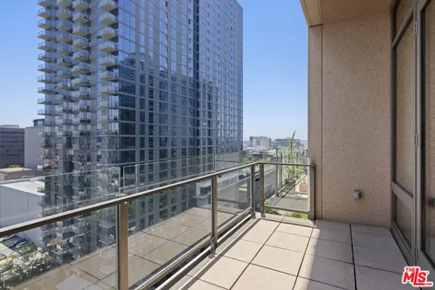 $1,190,000 | 1111 South Grand Avenue, Unit 1211, Los Angeles, CA 90015