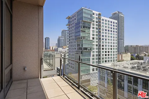 $1,190,000 | 1111 South Grand Avenue, Unit 1211, Los Angeles, CA 90015