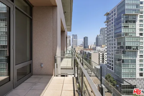 $1,190,000 | 1111 South Grand Avenue, Unit 1211, Los Angeles, CA 90015