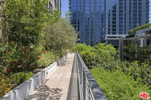 $1,190,000 | 1111 South Grand Avenue, Unit 1211, Los Angeles, CA 90015
