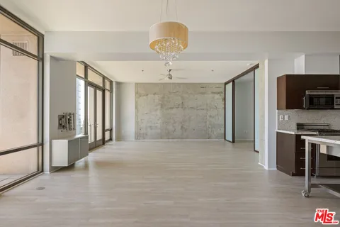 $1,190,000 | 1111 South Grand Avenue, Unit 1211, Los Angeles, CA 90015