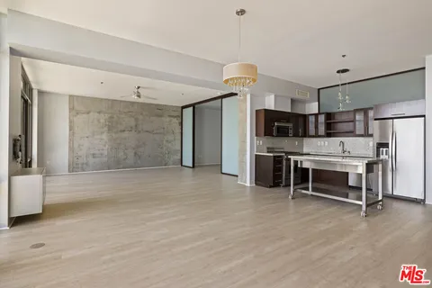 $1,190,000 | 1111 South Grand Avenue, Unit 1211, Los Angeles, CA 90015