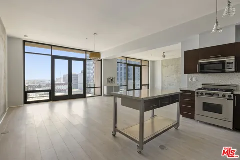$1,190,000 | 1111 South Grand Avenue, Unit 1211, Los Angeles, CA 90015
