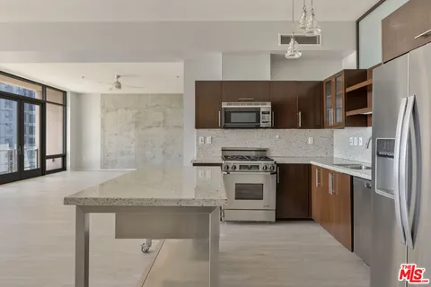 $1,190,000 | 1111 South Grand Avenue, Unit 1211, Los Angeles, CA 90015