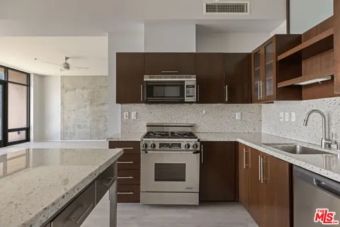 $1,190,000 | 1111 South Grand Avenue, Unit 1211, Los Angeles, CA 90015