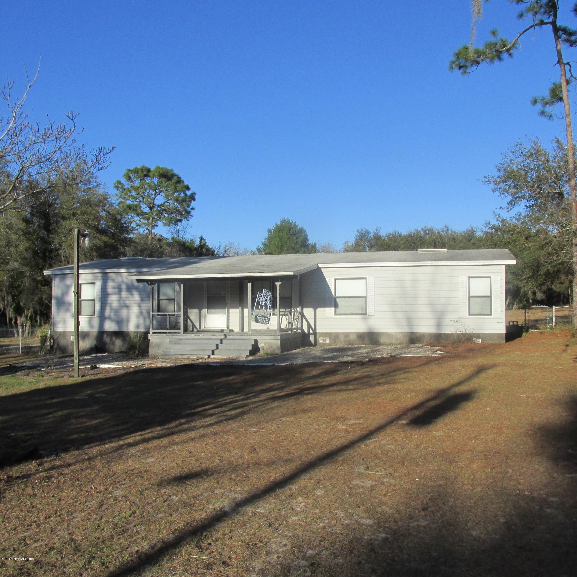 6841 Deer Springs Road Keystone Heights, FL 32656 - Photo 1 of 27 a front view of a house with a yard
