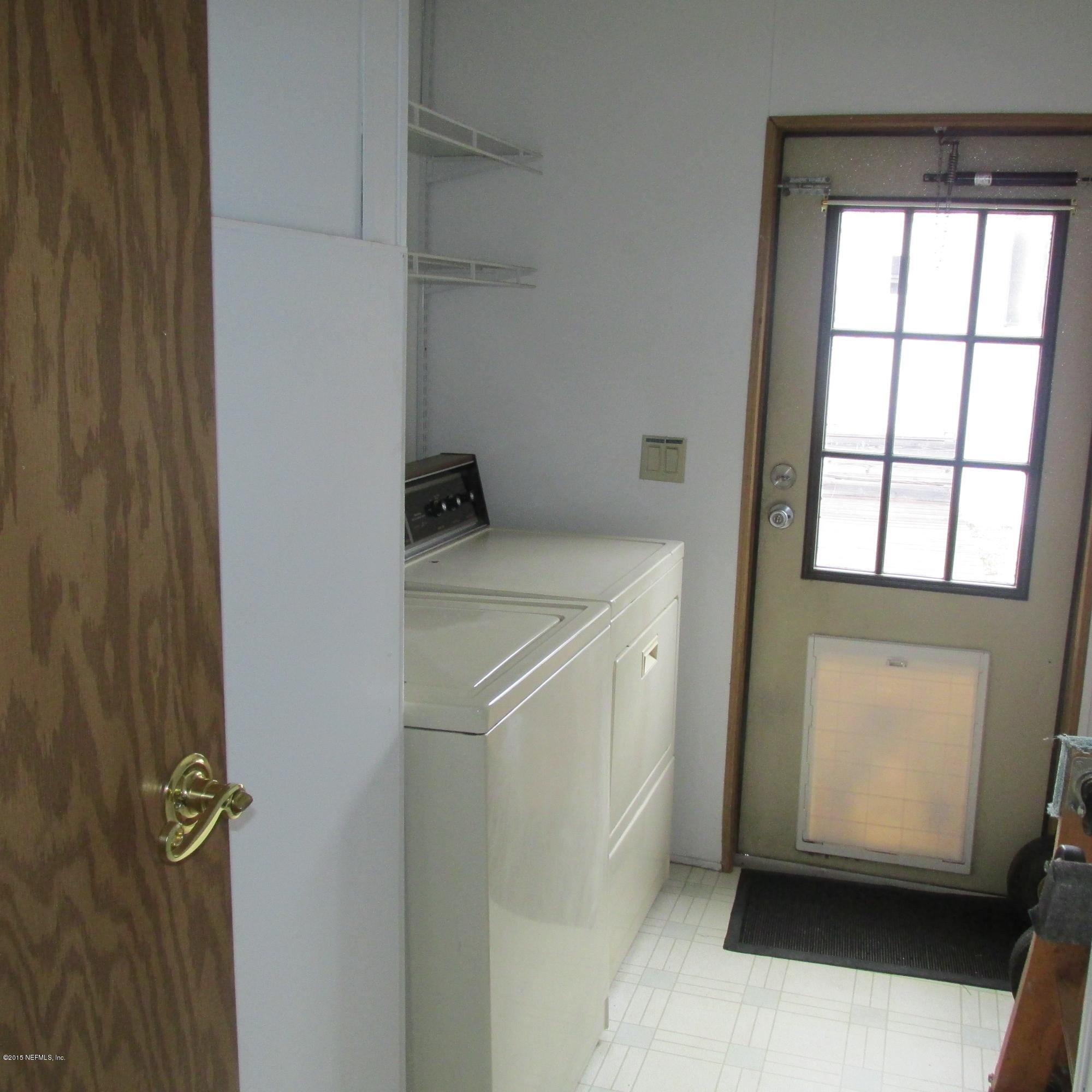 6841 Deer Springs Road Keystone Heights, FL 32656 - Photo 18 of 27 a utility room with dryer and washer