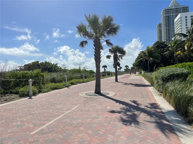 $2,500 | 5005 Collins Avenue, Unit 523, Miami Beach, FL 33140