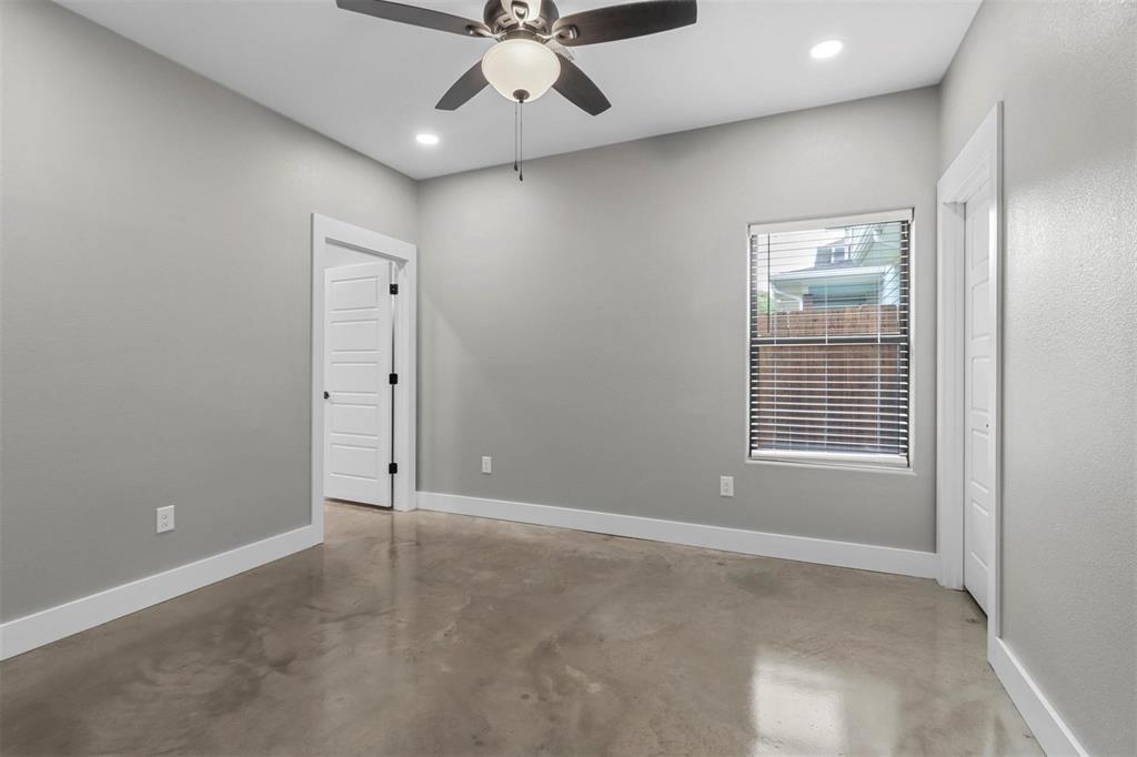 1401 South 5th Avenue, Unit 1401 Denison, TX 75021 - Photo 5 of 16 a view of an empty room with a window