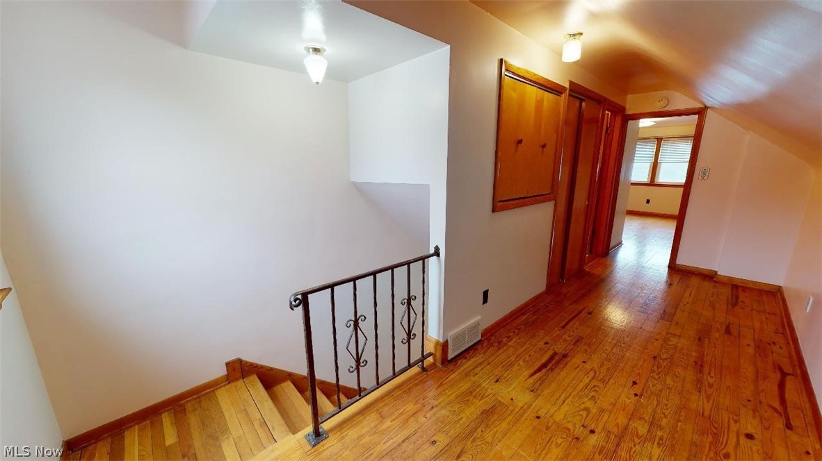 1389 Sunview Road Lyndhurst, OH 44124 - Photo 14 of 26