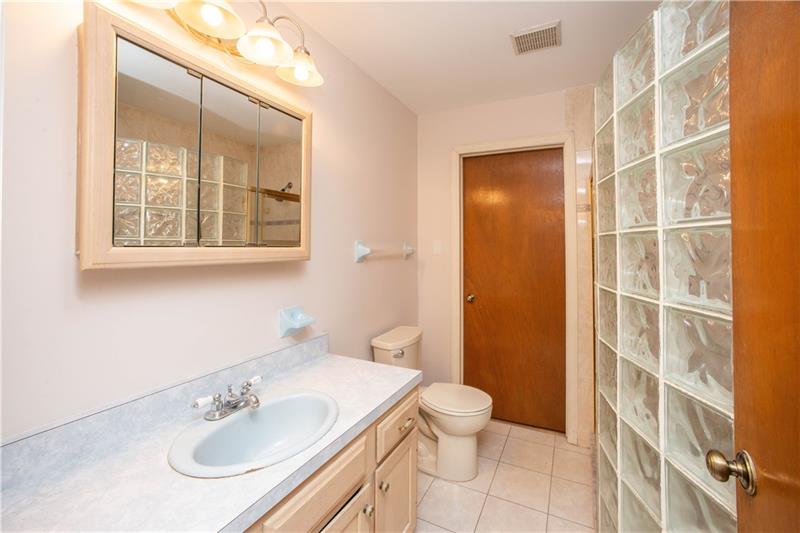 2875 Old Washington Road Canonsburg, PA 15317 - Photo 13 of 25 Gallery Image 13