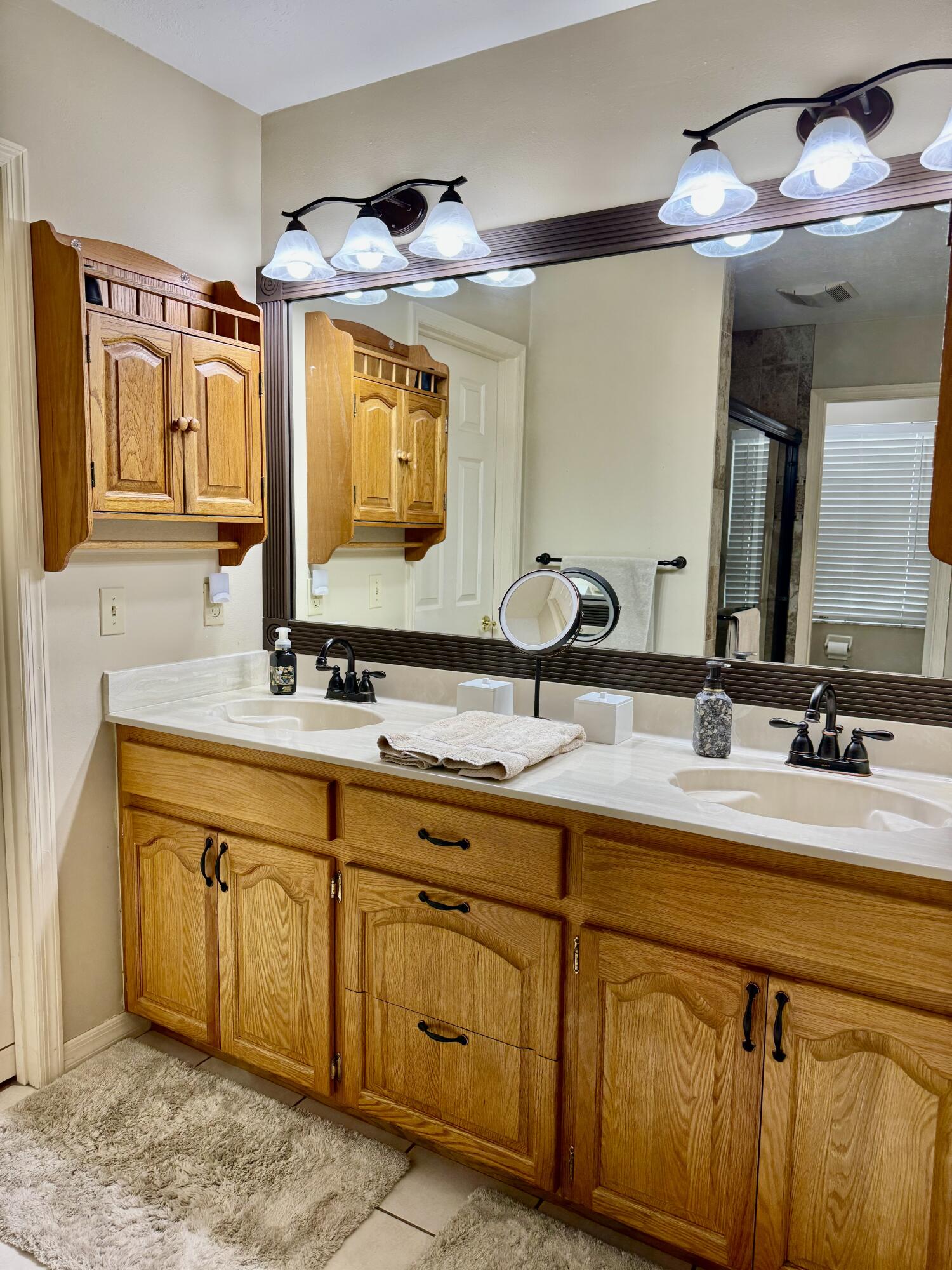 603 Southwest 15th Street Okeechobee, FL 34974 - Photo 18 of 40 a bathroom with a double vanity sink and a mirror