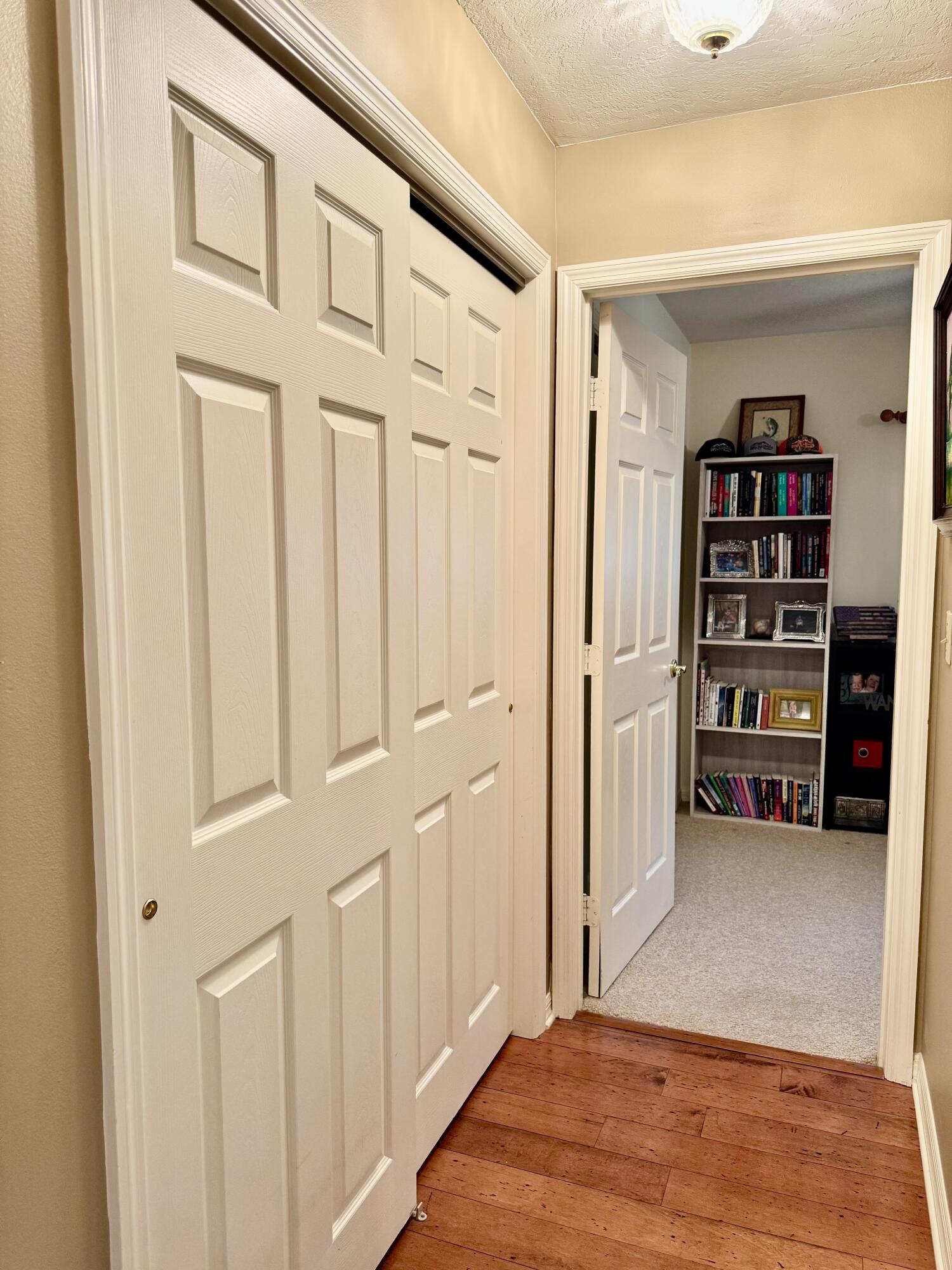 603 Southwest 15th Street Okeechobee, FL 34974 - Photo 27 of 40 a view of a livingroom with shelves