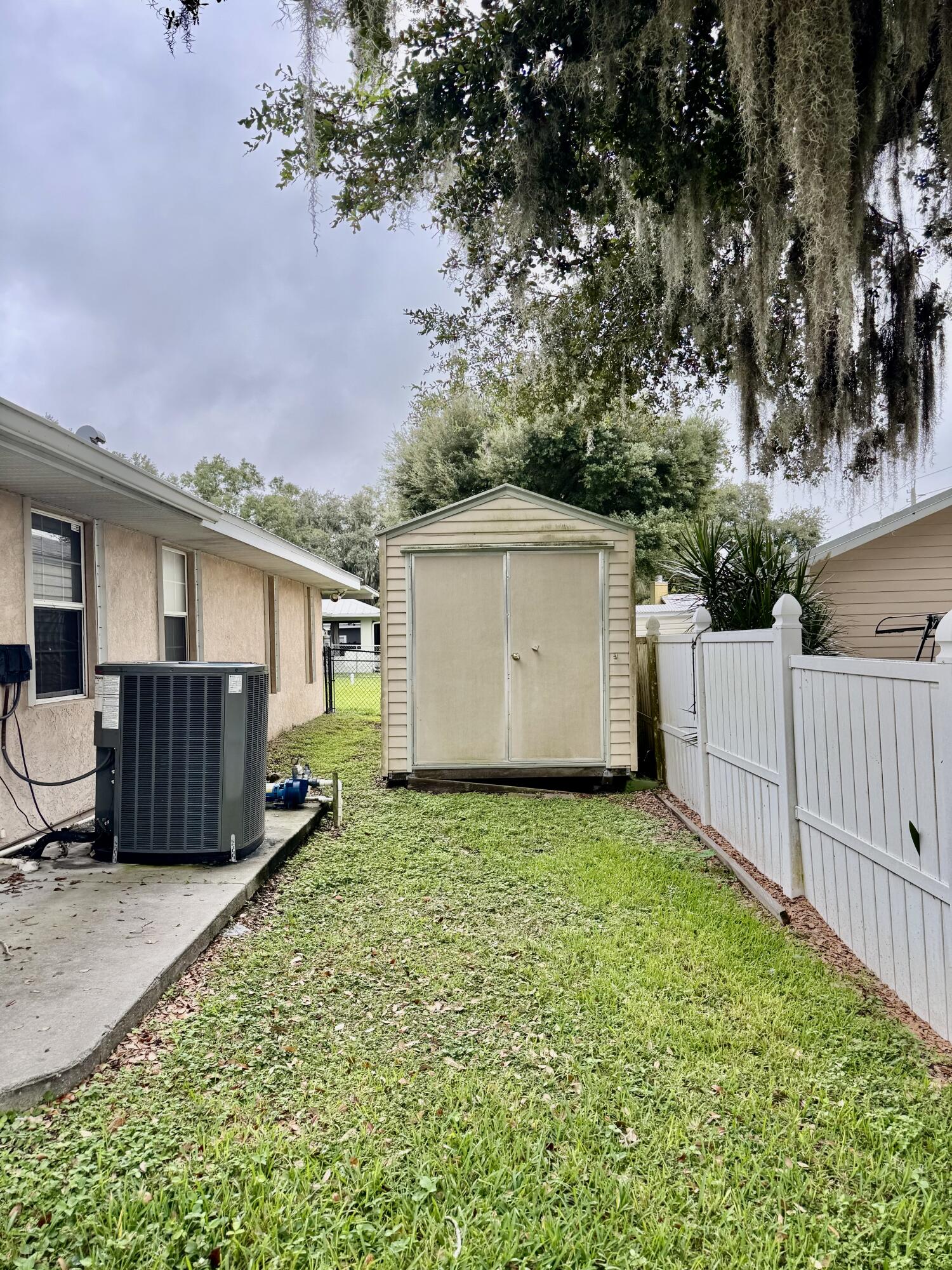 603 Southwest 15th Street Okeechobee, FL 34974 - Photo 38 of 40 a view of a house with a yard and fence